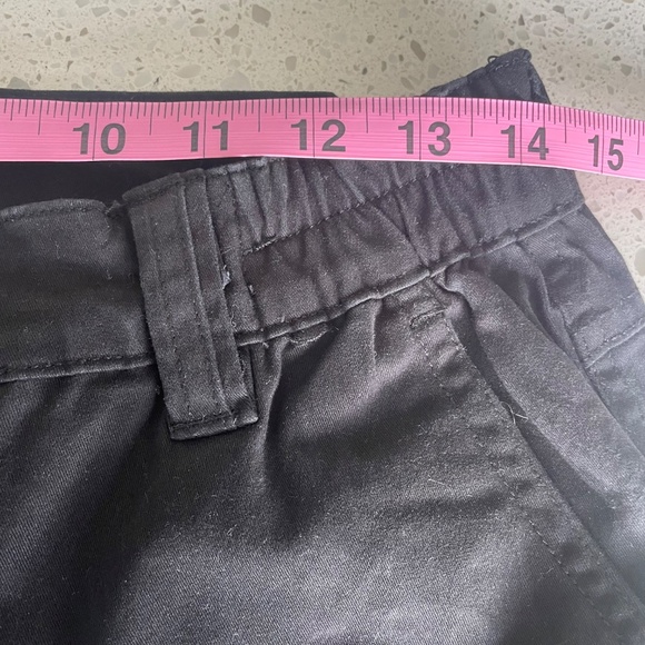 Black Cotton Bermuda Cargo Shorts | Size: 4 - Picture 11 of 16